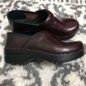 NWOT DANSKO Professional style clogs Sz 37 Euro
